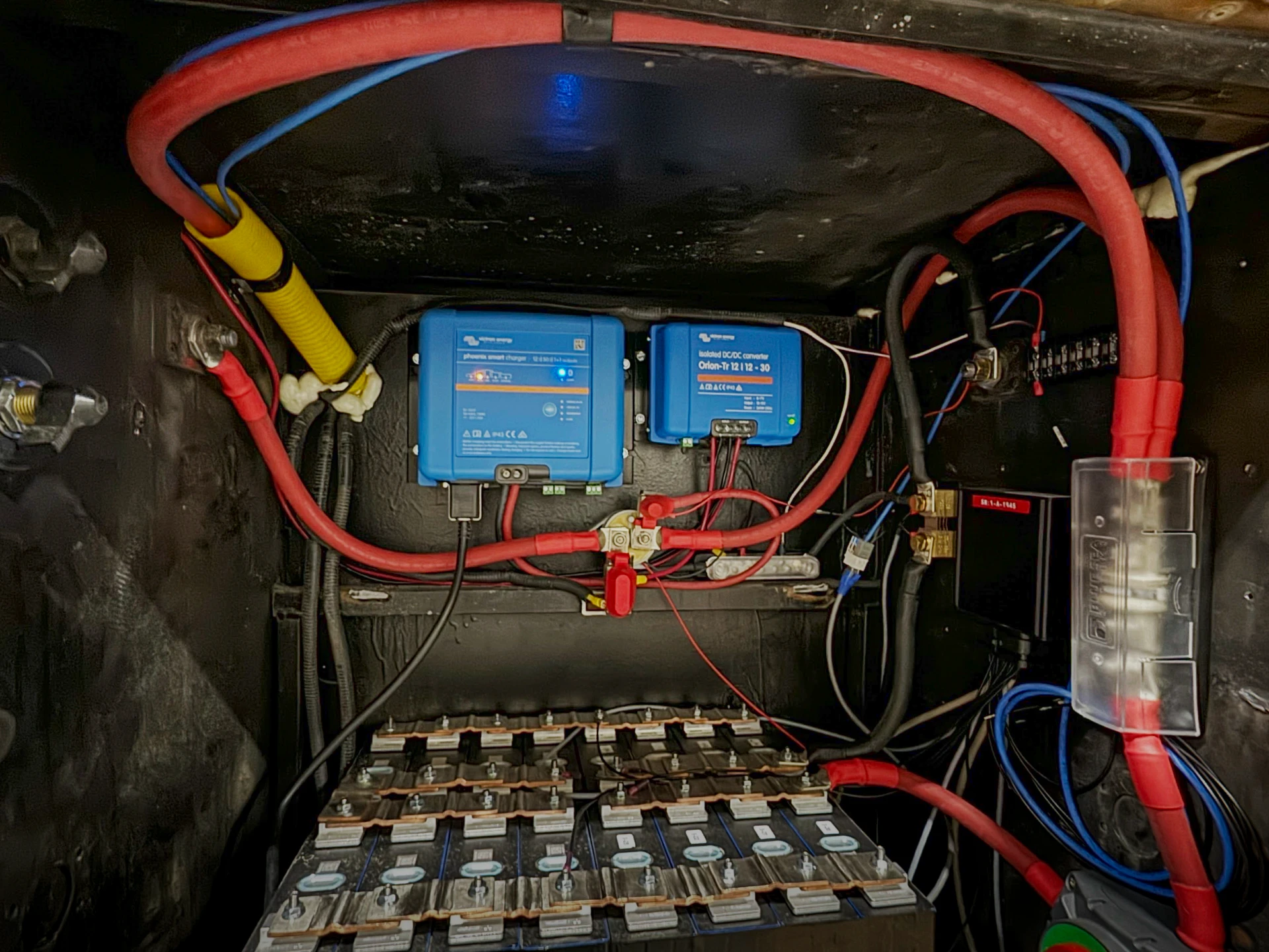 Thick cables installed in a system with a large battery bank