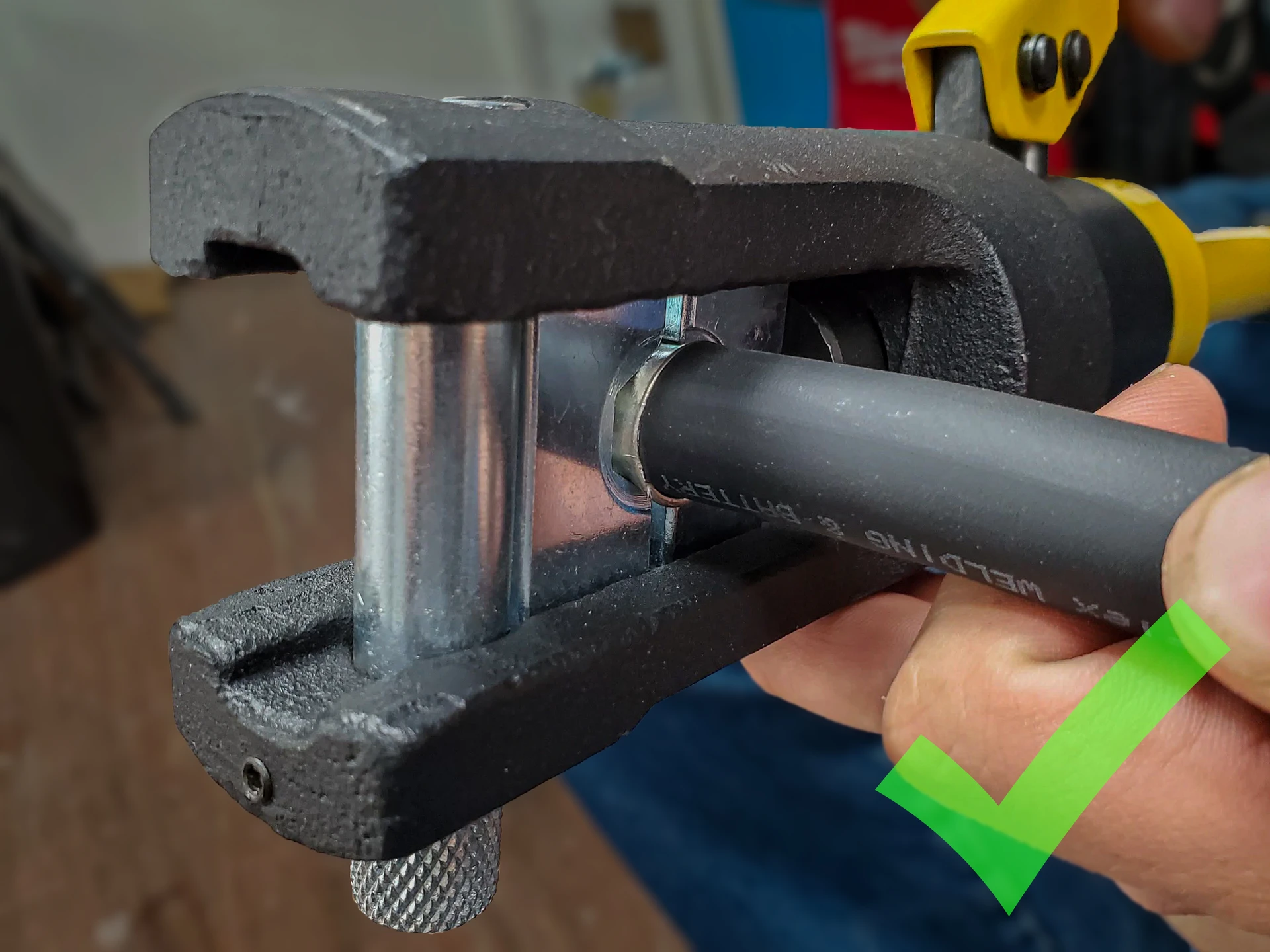 Photo of the copper fully inside the lug before the crimp. 