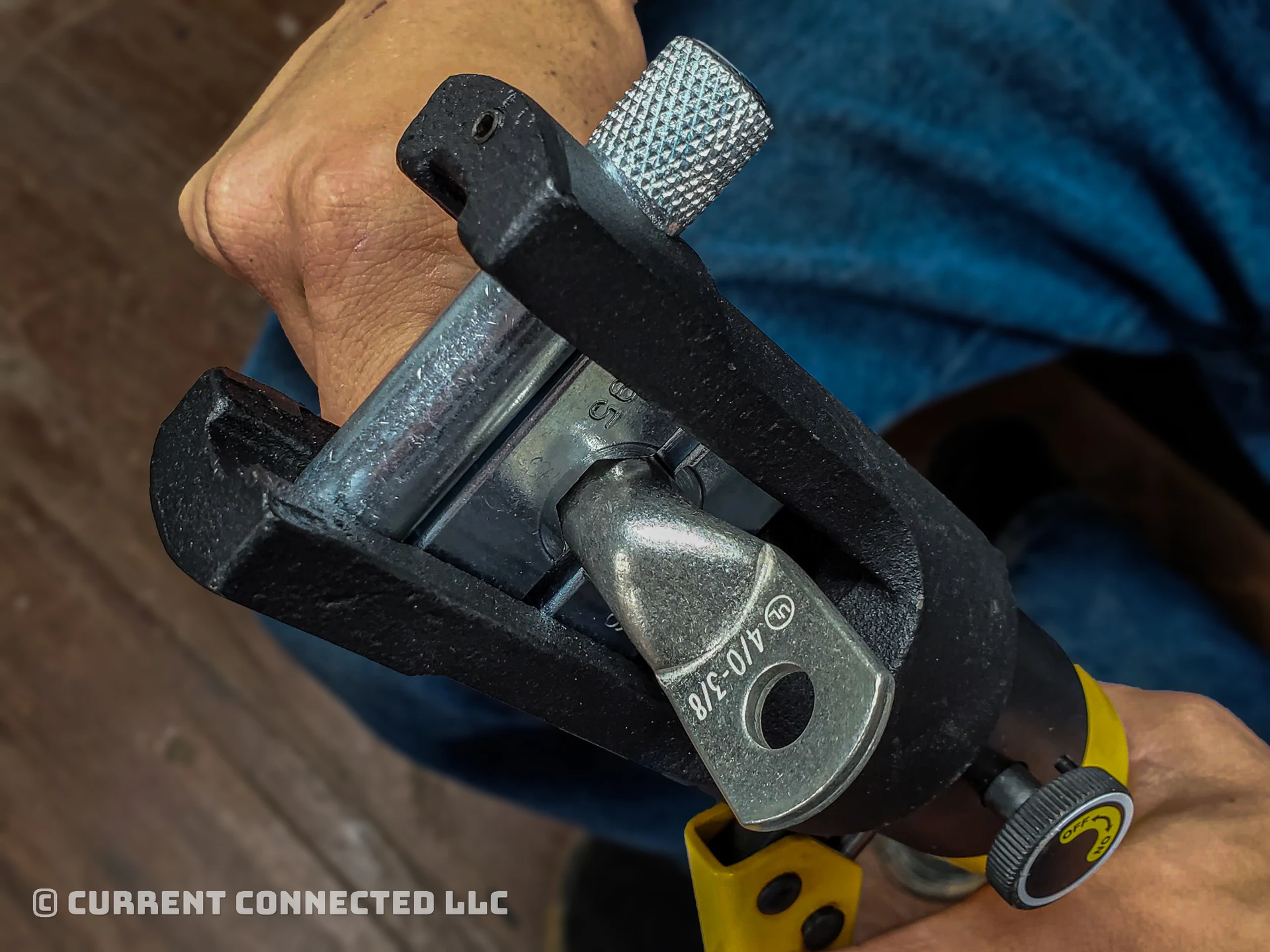 Photo of the lug in the crimper.